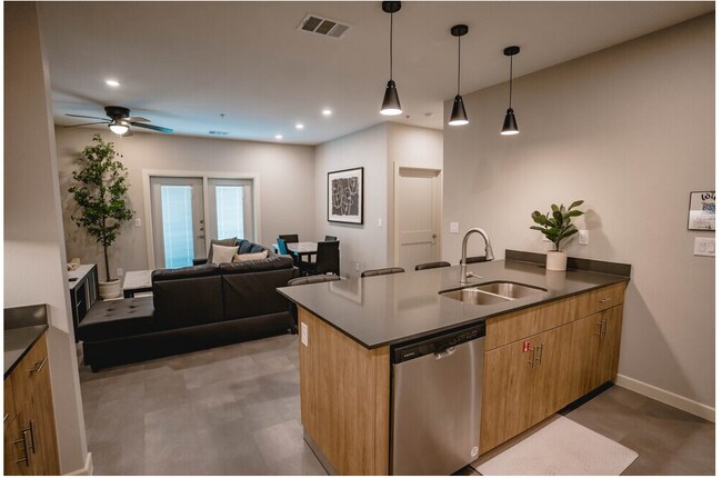 600 E Dallas Ave, Unit A-04 in McAllen, TX - Foto de edificio - Building Photo