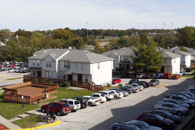 Stadium Crossing (Varsity Properties) in Bloomington, IN - Building Photo - Building Photo