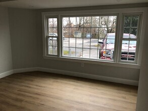 171 Main St, Unit Apartment 1 in Hyannis, MA - Building Photo - Building Photo
