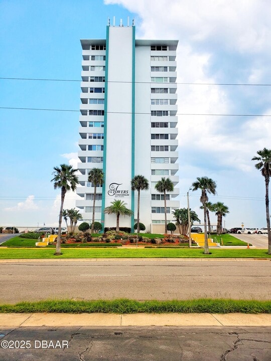 2800 N Atlantic Ave in Daytona Beach, FL - Building Photo