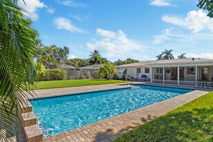 225 E Ilex Dr in West Palm Beach, FL - Building Photo