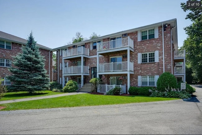 10 Karen Cir, Unit 10 in Billerica, MA - Foto de edificio - Building Photo