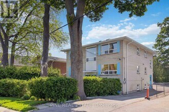 19 Queen St W in Mississauga, ON - Building Photo - Building Photo