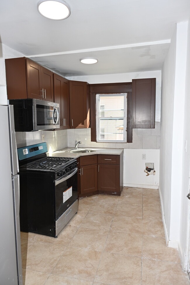 203 Cooke St, Unit 1 st floor in Waterbury, CT - Building Photo - Building Photo