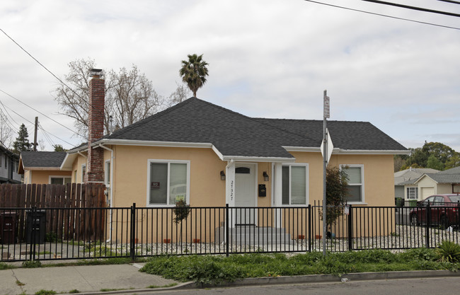 27321-27327 Tyrrell Ave in Hayward, CA - Building Photo - Building Photo