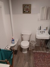 134 High St in Brooklin, ME - Foto de edificio - Building Photo