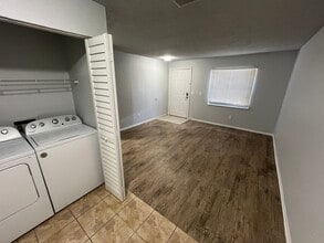 6912 N 22nd St, Unit 6912 D in Tampa, FL - Building Photo - Building Photo