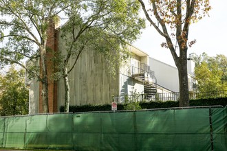 Post Oak Park Townhomes in Houston, TX - Foto de edificio - Building Photo