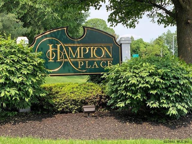 711 Hampton Pl Blvd in Troy, NY - Foto de edificio - Building Photo