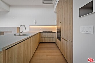 755 N Alfred St in Los Angeles, CA - Building Photo - Building Photo