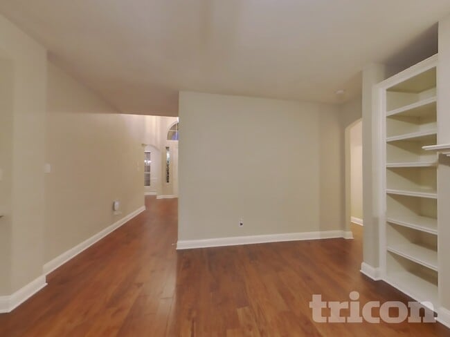 2304 Greenview Dr in Carrollton, TX - Building Photo - Building Photo