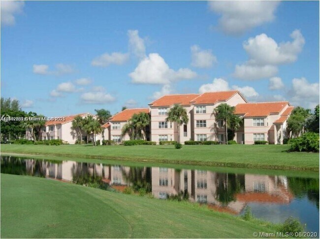 3420 Pinewalk Dr N in Margate, FL - Building Photo - Building Photo