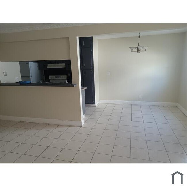 108 E Tiffany Dr in West Palm Beach, FL - Building Photo - Building Photo