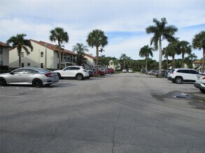 22040 Palms Way in Boca Raton, FL - Building Photo - Building Photo