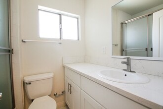 15339 Weddington St in Sherman Oaks, CA - Foto de edificio - Building Photo