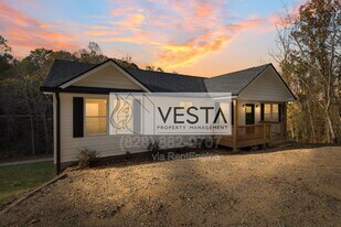 16 Meadows Town Rd in Marshall, NC - Building Photo