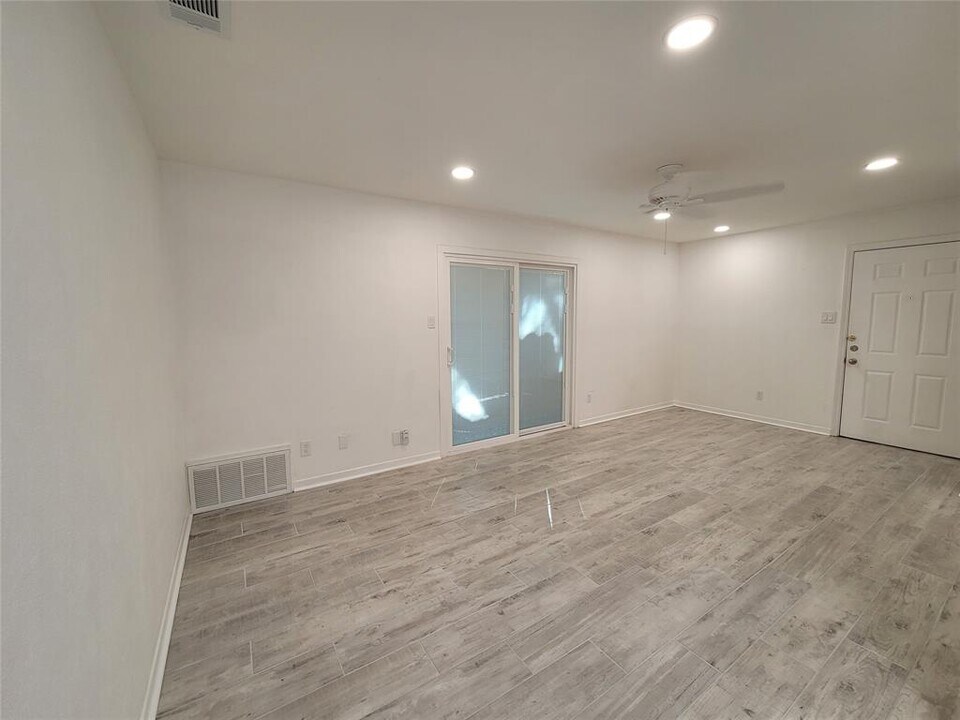 2308 Barton Village Cir in Austin, TX - Building Photo