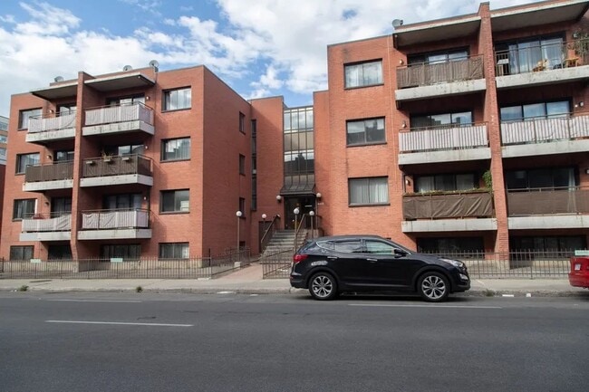 4455 Saint-Urbain Rue in Montréal, QC - Building Photo - Building Photo