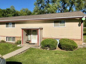 Barat Road Apartments in Grandview, MO - Building Photo - Building Photo