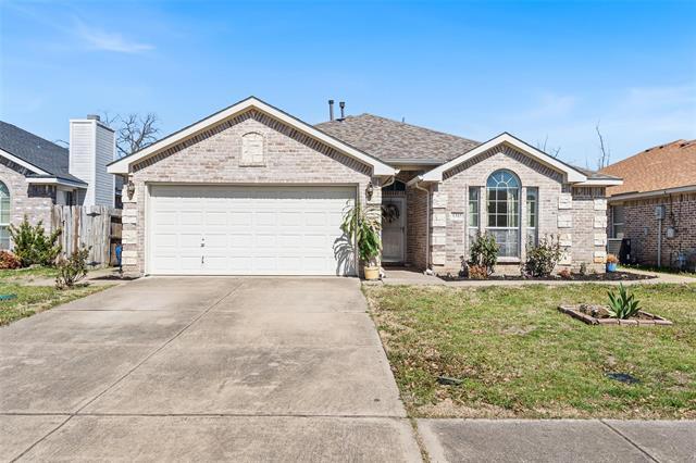 1315 Nathan Dollar Ln in Irving, TX - Building Photo