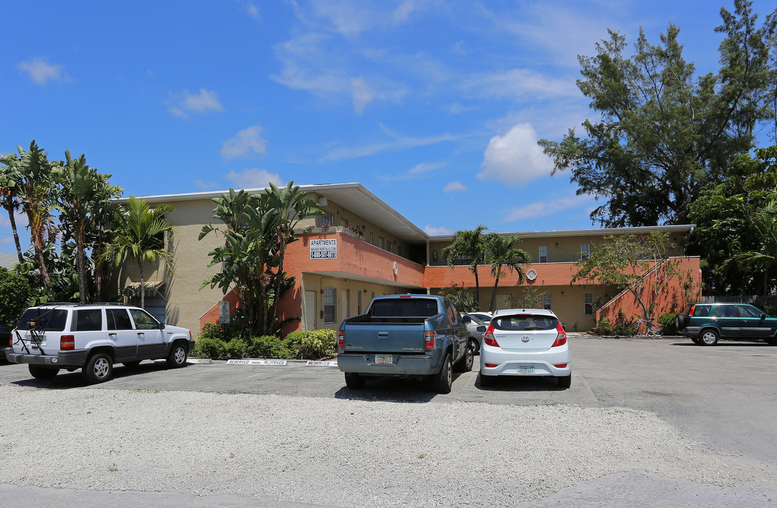 999 NE 23rd Dr in Wilton Manors, FL - Building Photo