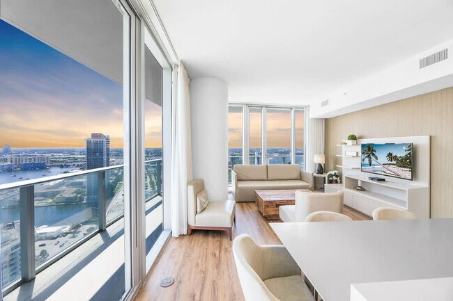 4011 S Ocean Dr in Hollywood, FL - Building Photo - Building Photo