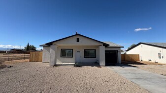 18218 Bellflower St in Adelanto, CA - Building Photo