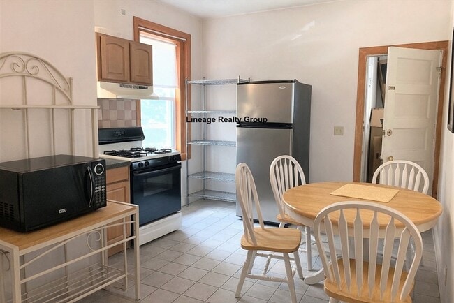 117 Thorndike St, Unit 1## in Brookline, MA - Building Photo - Building Photo