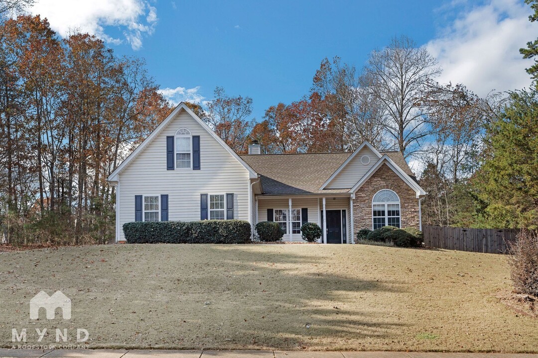 6464 Flowery Way in Flowery Branch, GA - Building Photo