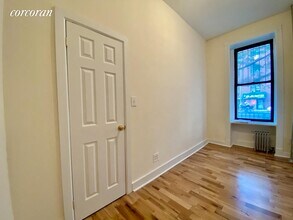 100 W 57th St in New York, NY - Building Photo - Building Photo