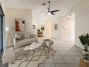 16356 Malibu Dr in Weston, FL - Building Photo - Building Photo