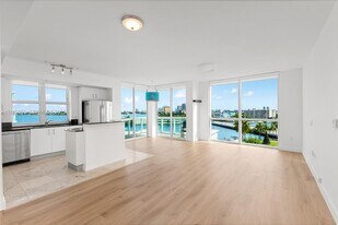 7900 Harbor Island Dr in Miami Beach, FL - Building Photo
