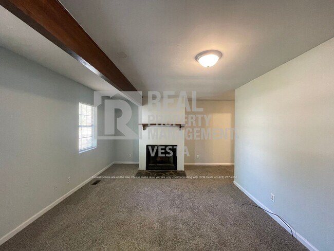 617 Maplewood Dr in Bonaire, GA - Building Photo - Building Photo