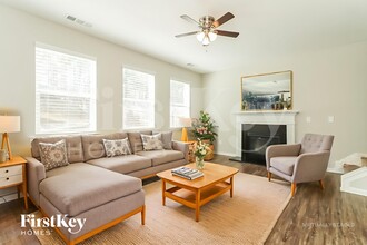 529 S Fortune Way in Dallas, GA - Foto de edificio - Building Photo