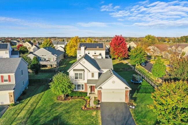 1024 Birchwood Dr in Pingree Grove, IL - Building Photo - Building Photo