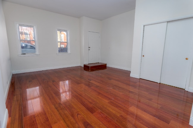 1651 W 38th Pl, Unit 1F in Chicago, IL - Building Photo - Building Photo