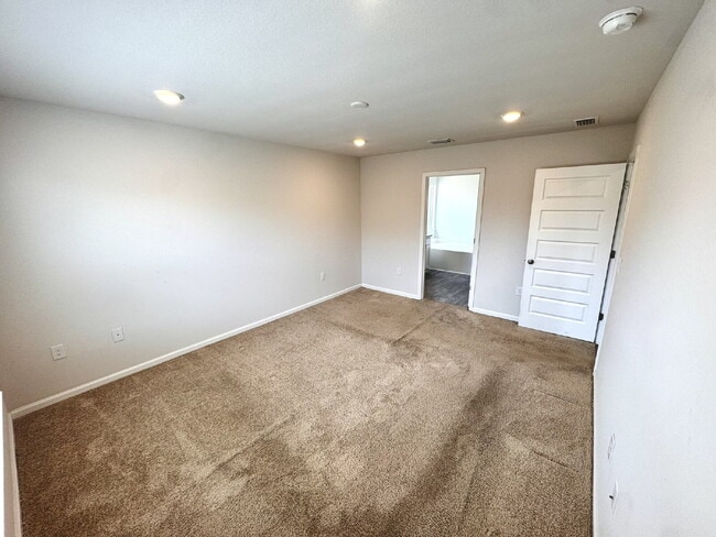 4016 Pioneer Ln. in Callaway, FL - Foto de edificio - Building Photo