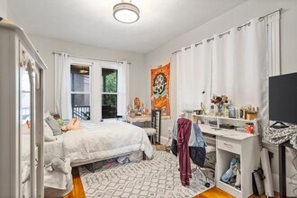 194 Emerson St, Unit 3 in Boston, MA - Building Photo - Building Photo