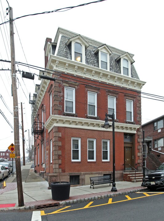 400 Hackensack St in Carlstadt, NJ - Building Photo