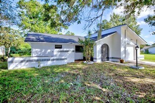 220 Rhapsody Ave in Lake Placid, FL - Building Photo