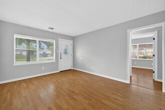 6741 Feldspar St in Houston, TX - Foto de edificio - Building Photo