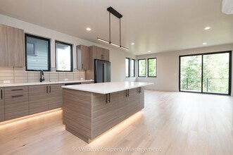 26 NW McCann Ave in Bend, OR - Building Photo - Building Photo