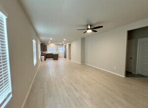 204 Tillage Rd in Elgin, TX - Building Photo - Building Photo