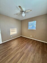 247 Robin Hood Trail in San Angelo, TX - Foto de edificio - Building Photo