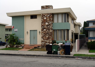 11950 Acacia Ave in Hawthorne, CA - Building Photo - Building Photo