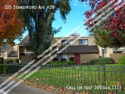 325 Standiford Ave in Modesto, CA - Foto de edificio