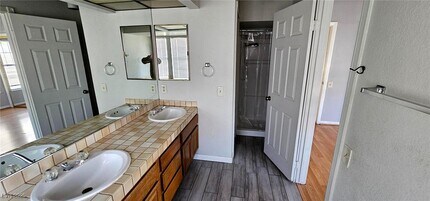 3969 Weybridge Dr in Las Vegas, NV - Foto de edificio - Building Photo