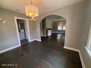 7111 N Pearl St in Jacksonville, FL - Building Photo - Building Photo