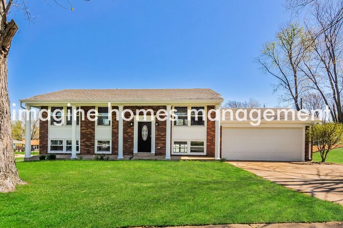 1386 Glenrock Dr in Maryland Heights, MO - Building Photo