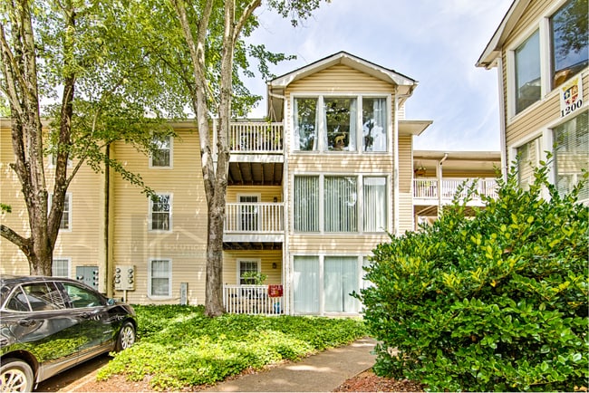 1102 Augusta Dr